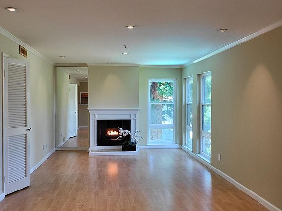 5th image of 320 Palo Alto Ave