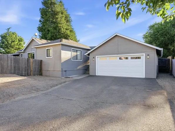 1908 Cunningham Ave, Medford, OR 97501