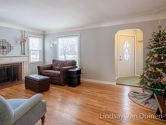 4th image of 2253 College Ave SE