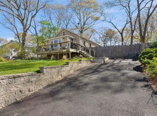 11 Sunrise Dr, Sound Beach, NY 11789