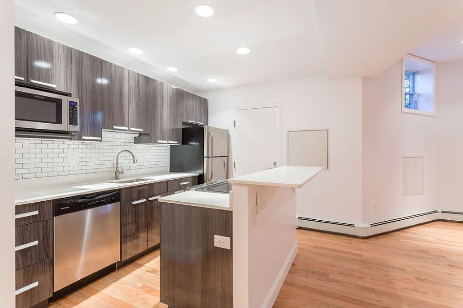 127 St. Botolph Street — Photo 2