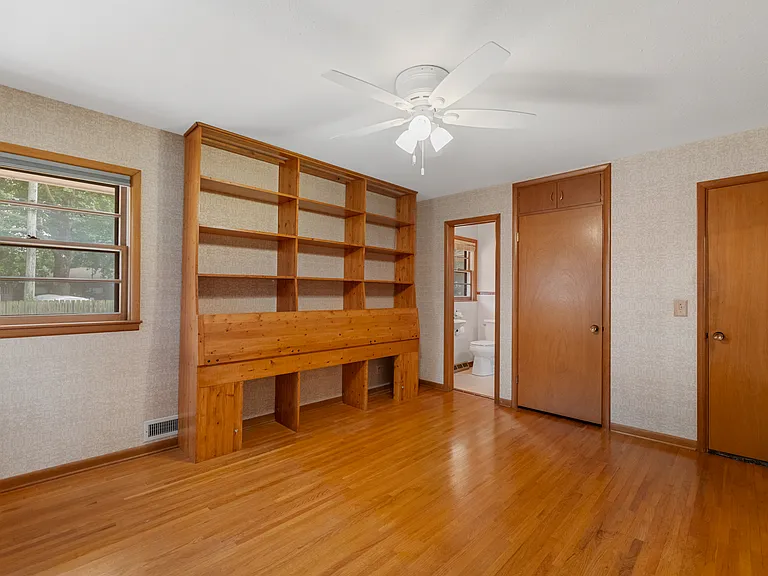 900 N Saint James Pl — Photo 11