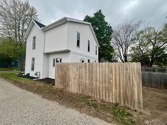 4th image of 215 Ada Ave
