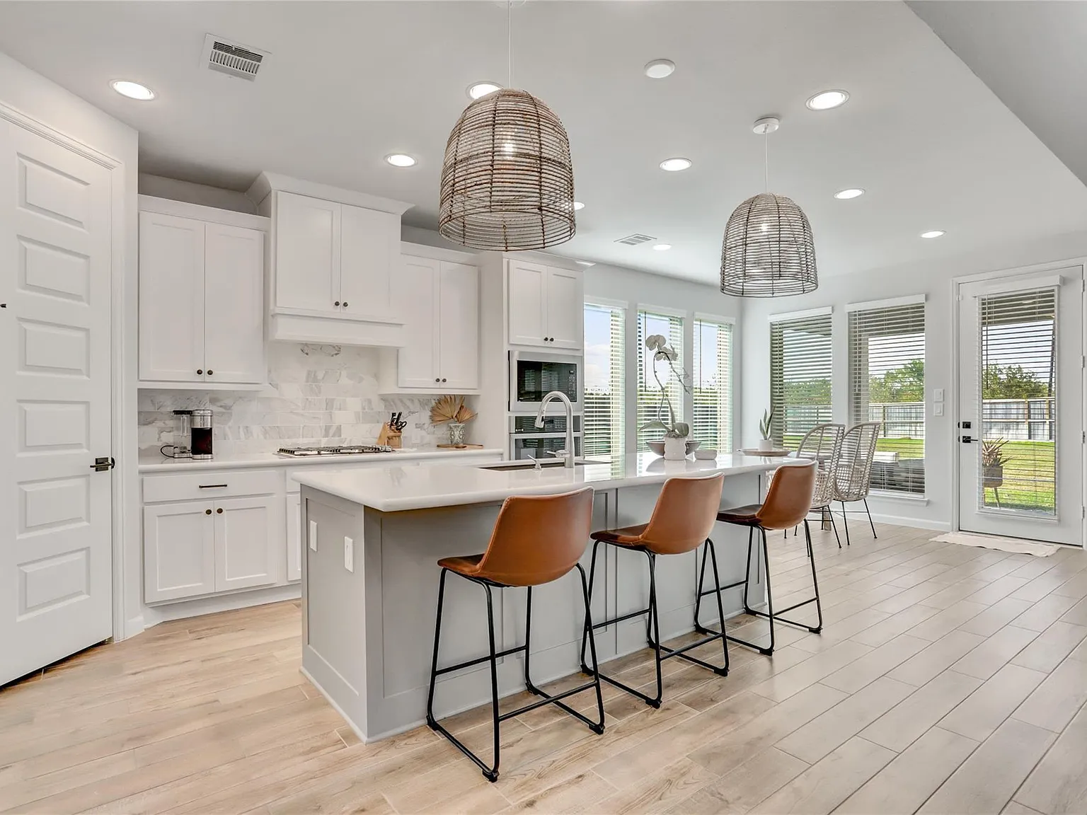 4 bed, 3.5 bath, 2841 sqft, $3,500 — Photo 4