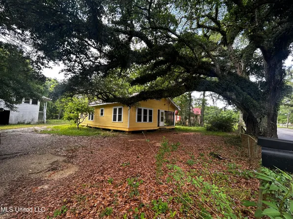 5024 Elder St, Moss Point, MS 39563