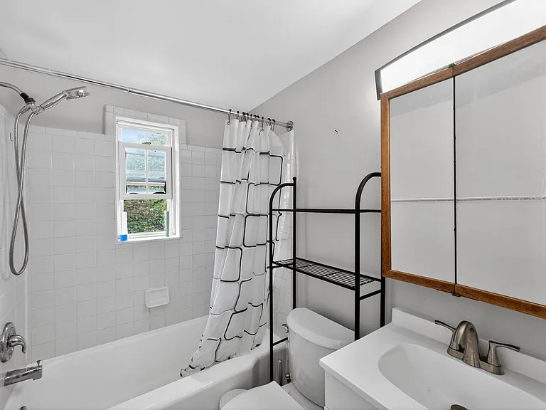 2237 Farrington Ave — Photo 9