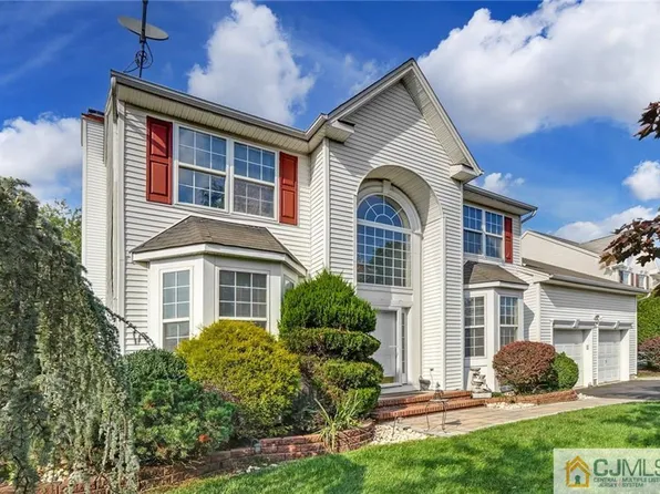 20 Rolling Brook Dr, Edison, NJ 08820