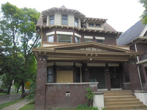 1st image of 2730 W Garfield Ave #2732