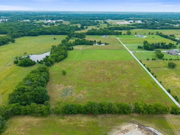 2 Silver Lake Rd, Bartlesville, OK 74006