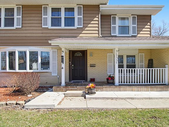 2nd image of 17537 Mulberry St