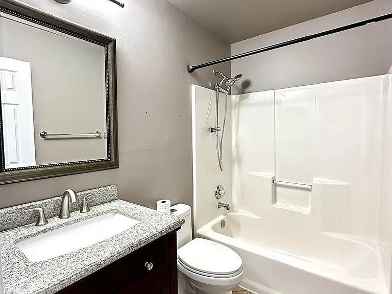 8 Scarborough Ct — Photo 17