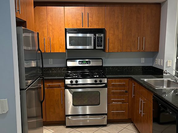 4th image of 1021 N Garfield St APT 114