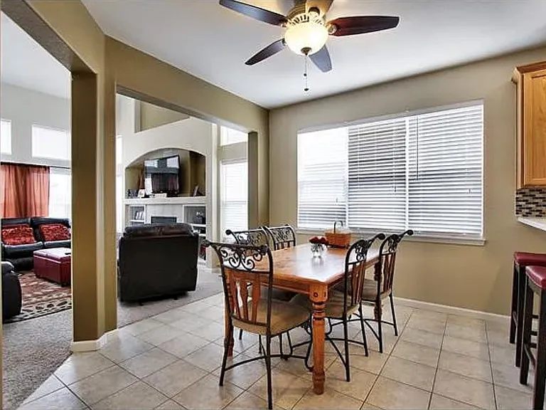 Eat in kitchen space
