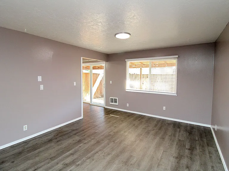 1120 SE Baseline St #1-4 — Photo 4