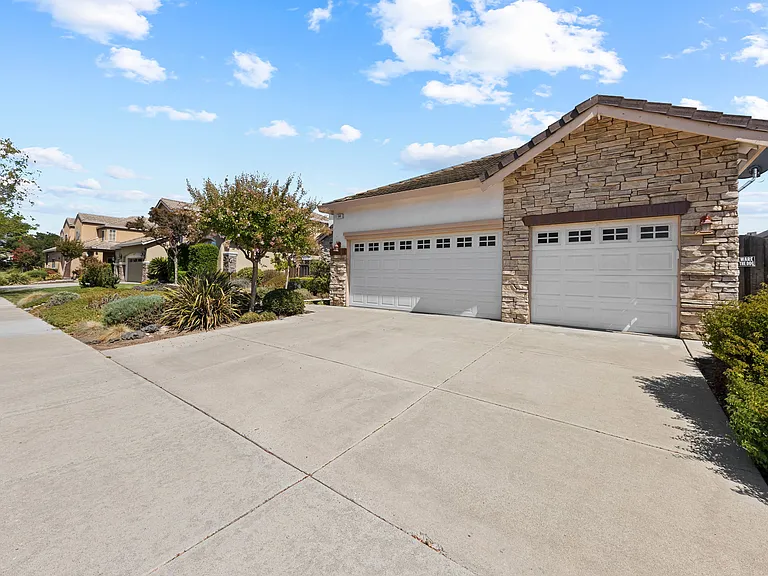 560 Diana Ave — Photo 7