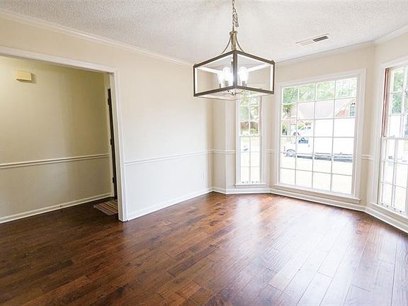 4th image of 2051 Kings Cross Ln