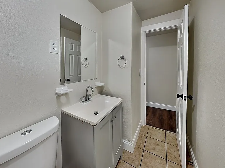 2639 Ghent St — Photo 15