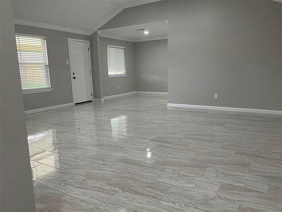 3rd image of 2002 Highcrest Dr