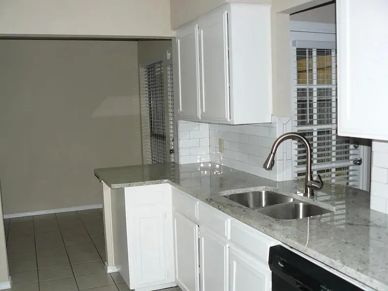 565 Briarcliff Dr — Photo 8