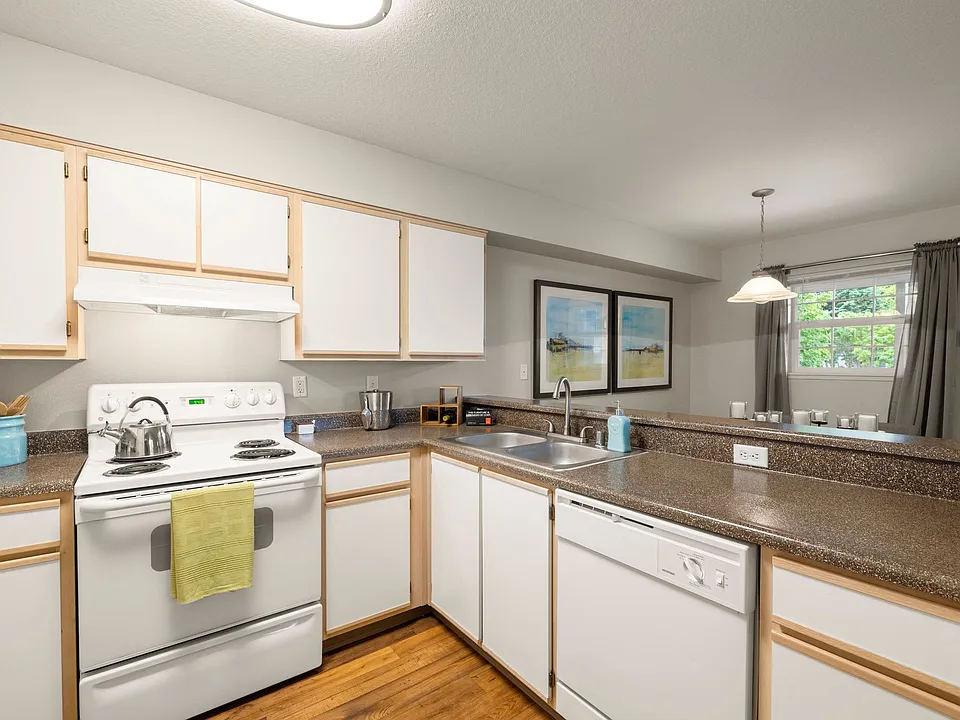 Eight Towncenter apartments community photo