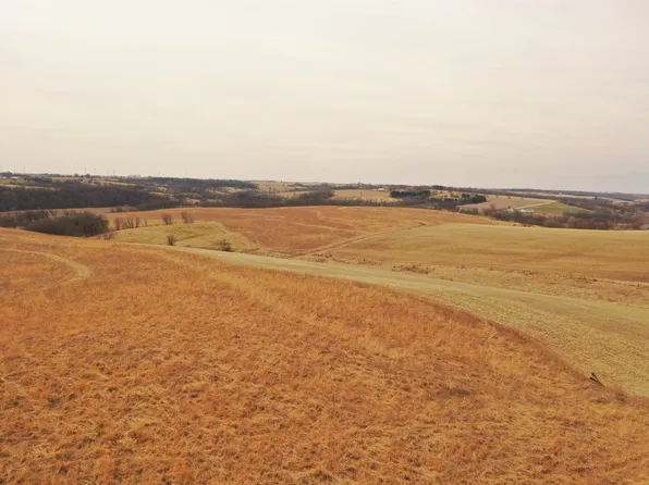 19105 County Rd W #O, Mineral Pt, WI 53565