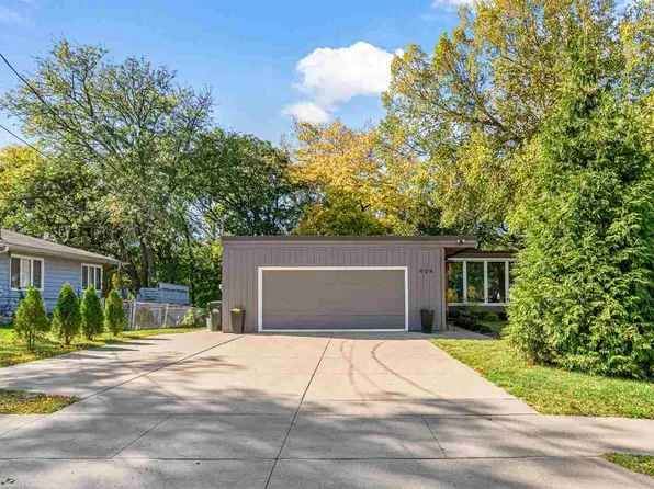904 Oakcrest St, Iowa City, IA 52246