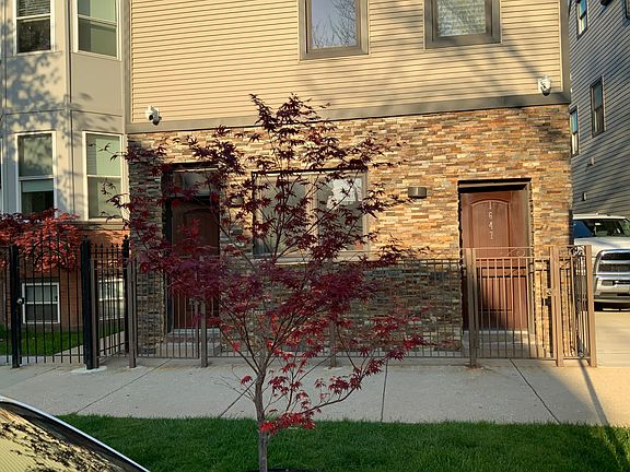 3rd image of 1647 N Washtenaw Ave #1