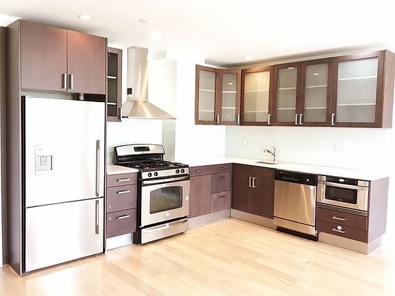 2nd image of 3101 Vernon Blvd APT 302