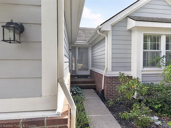 5th image of 41703 Kirkwood Dr