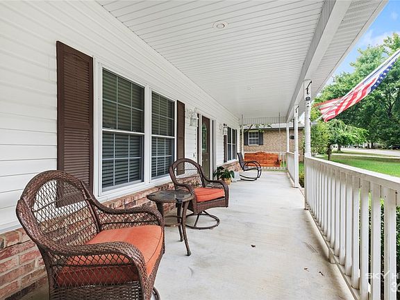 4th image of 702 N Turtle Creek Dr
