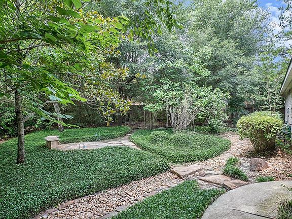 This park-like setting greets your guests (note: flagstone walkways & several patios)