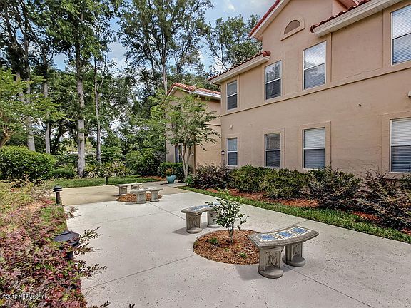 3rd image of 3825 Lavista Cir