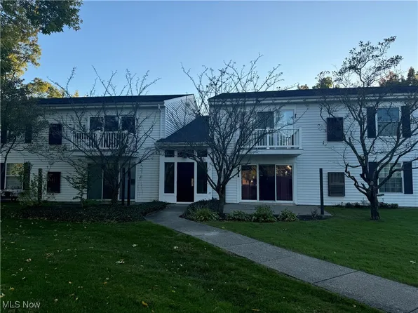 26199 Raintree Blvd APT A4, Olmsted Falls, OH 44138