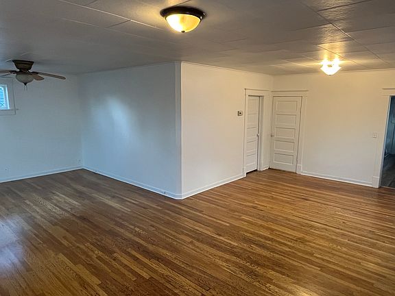 3rd image of 807 E Illinois Ave