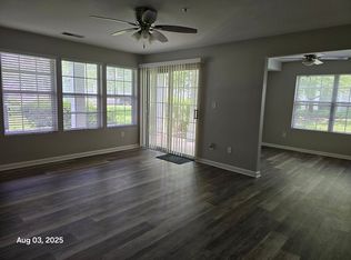 8095 Lacy Dr APT 103, Manassas, VA 20109