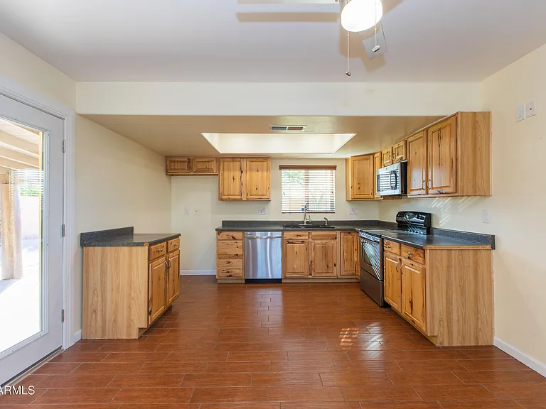 1813 E Ellis Dr — Photo 15