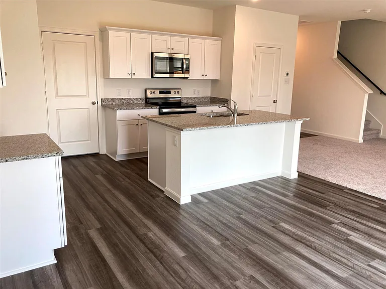 311 Madison Way — Photo 4