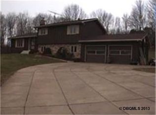 20340 Schuster Ln, Durango, IA 52039