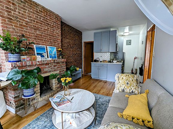 2nd image of 122 W 81st St APT 10