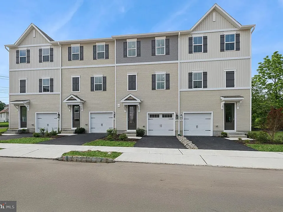 41 Silverbell Ave #1