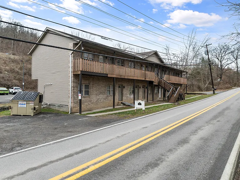 Brookhaven Apartments — Photo 7