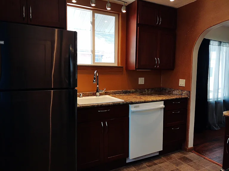 1417 W 3rd St — Photo 5