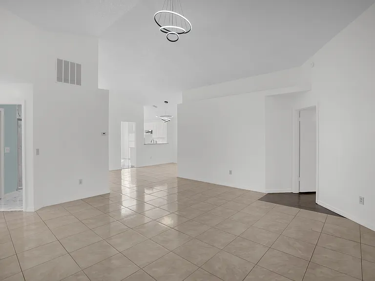 1005 Delnova Ln — Photo 12