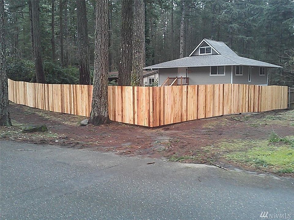 1st image of 14922 Holiday Dr N