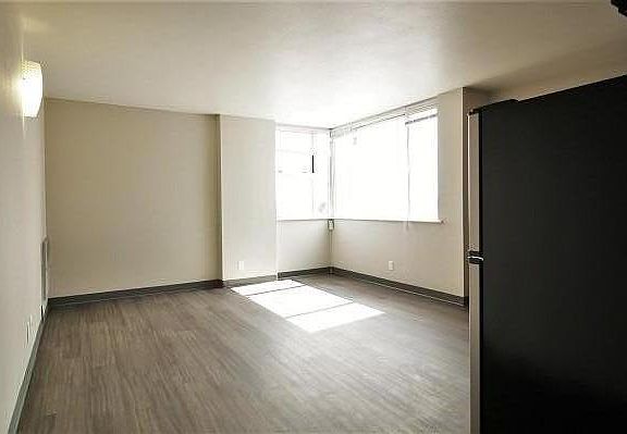 5th image of 1671 N Prospect Ave #408