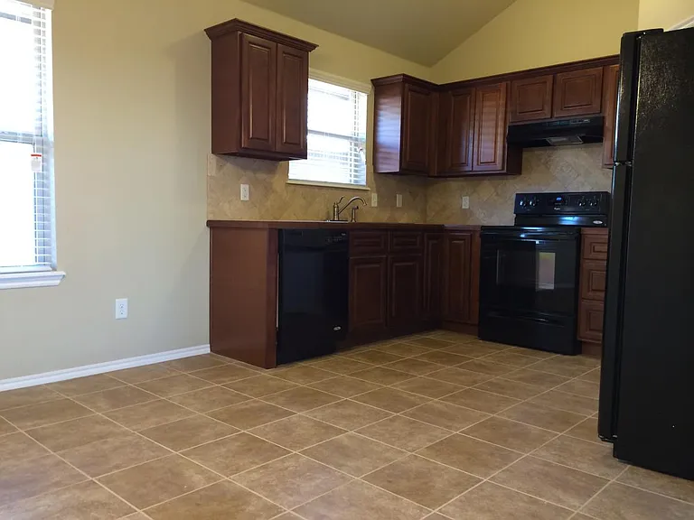12609 Heritage Oaks Dr — Photo 3