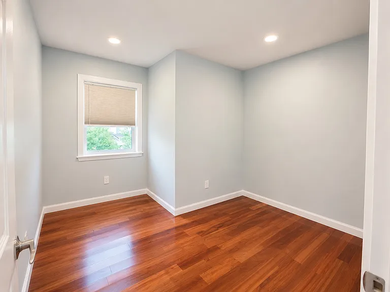 1741 11th Ave NE — Photo 7