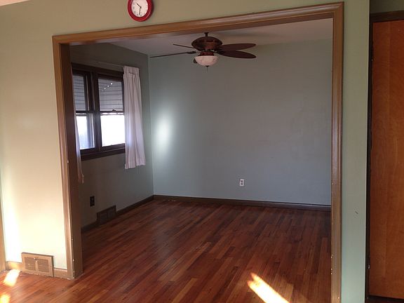 3rd image of 800 Arthur St