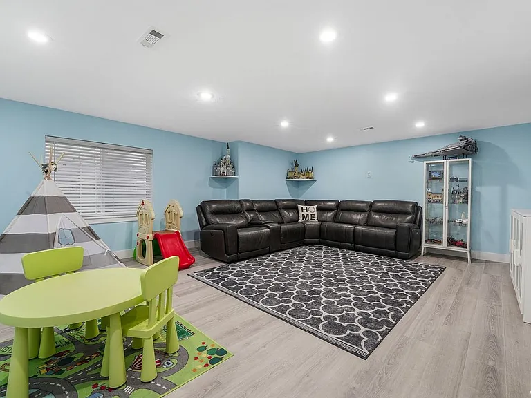 9288 S Castlebury Ct — Photo 4