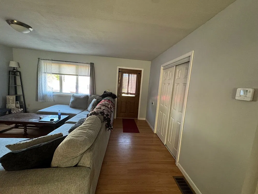 2 bed, 1.0 bath, 1184 sqft, $2,000 — Photo 2